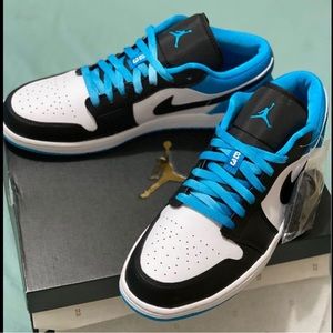 great condition AIR JORDAN low top SE